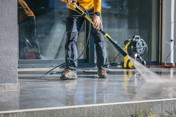 Best Garage Pressure Washing  in La Vernia, TX